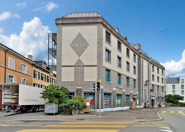 Spacious Hoting Апартаменти *