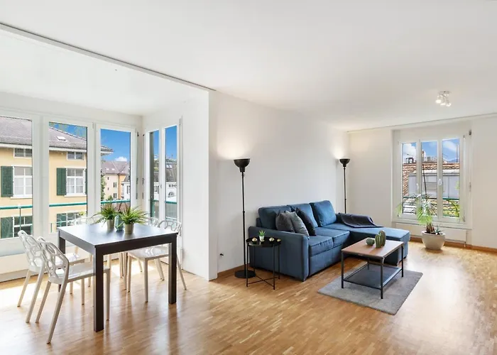 Spacious Hoting Апартаменти