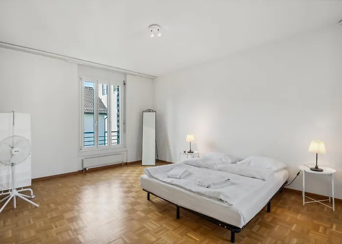 Апартаменти Spacious Hoting *