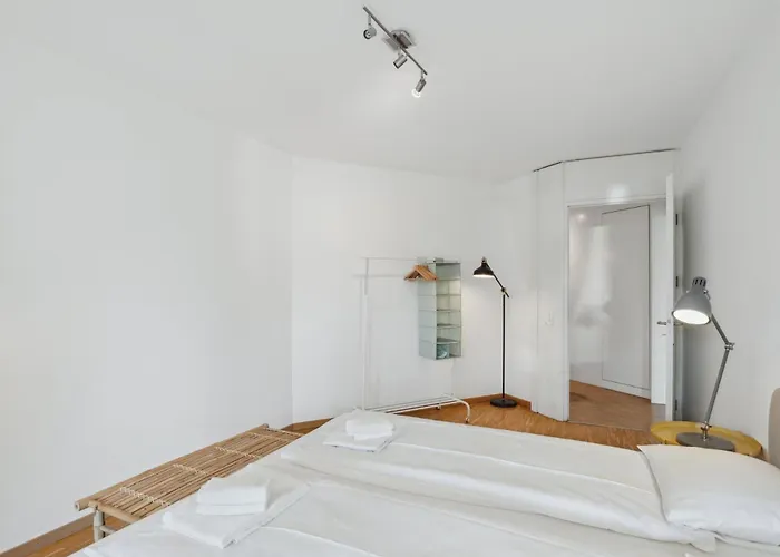 Spacious Hoting Апартаменти