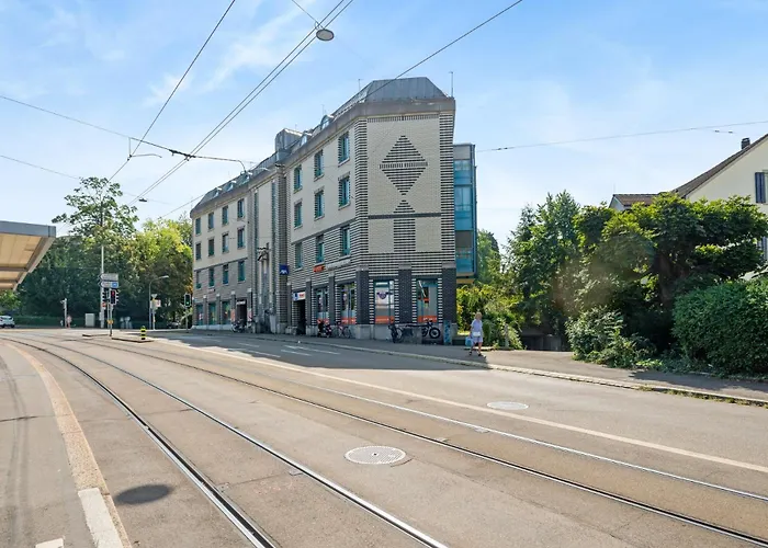 Апартаменти Spacious Hoting *