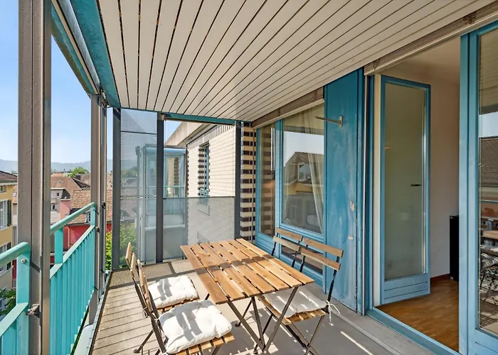 Spacious Hoting Апартаменти