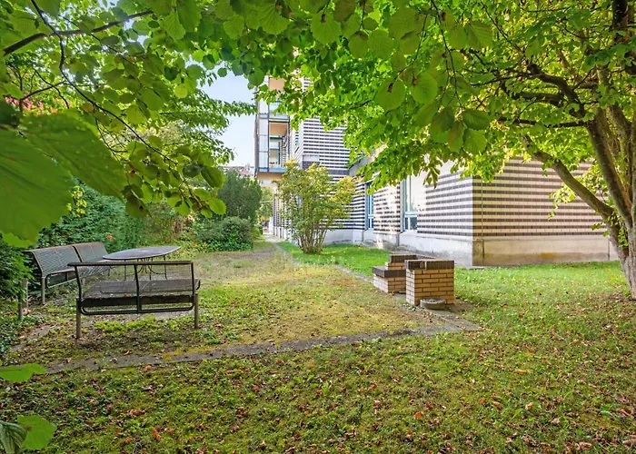 Spacious Hoting Апартаменти