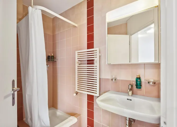 Spacious Hoting Апартаменти