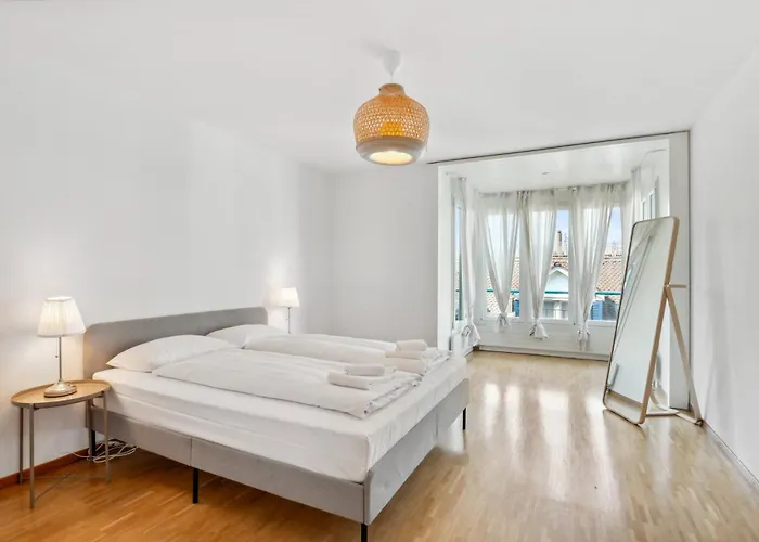 Spacious Hoting Апартаменти