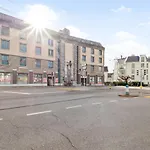 شقة Spacious Hoting
