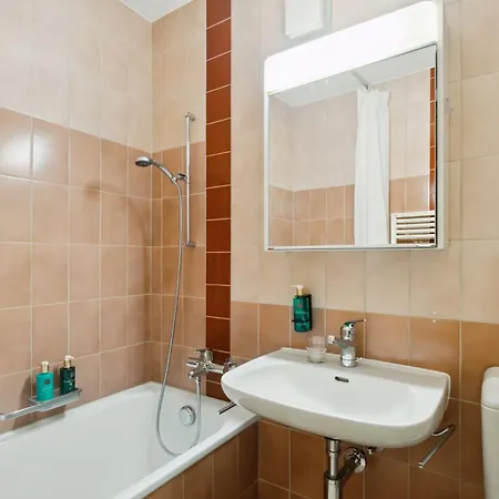 Spacious Hoting Апартаменти