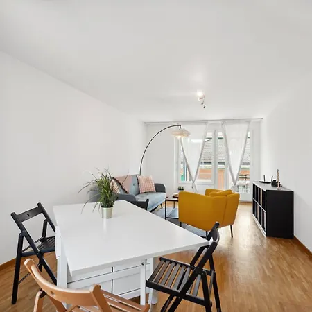 Spacious Hoting דירה