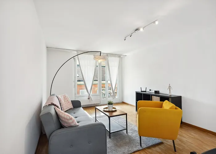 דירה Spacious Hoting *