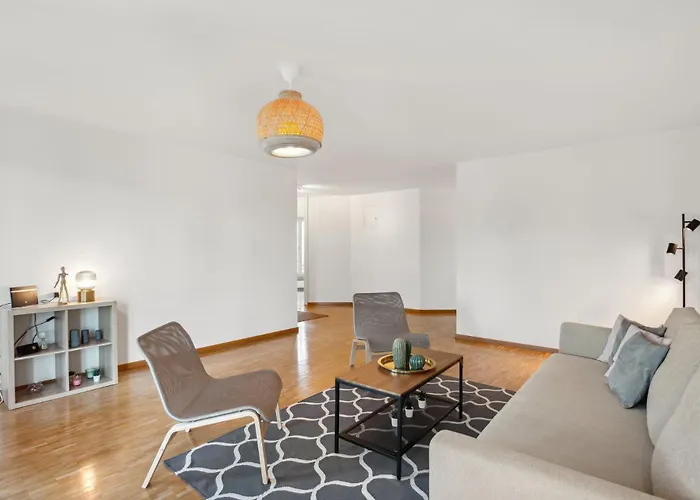 דירה Spacious Hoting ציריך