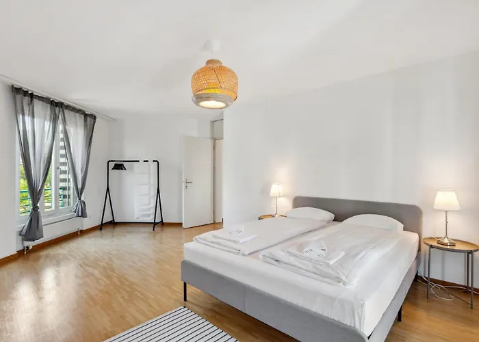 דירה Spacious Hoting